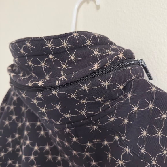 Patterned Hoodie ⭐️✨ - Picture 2 of 5